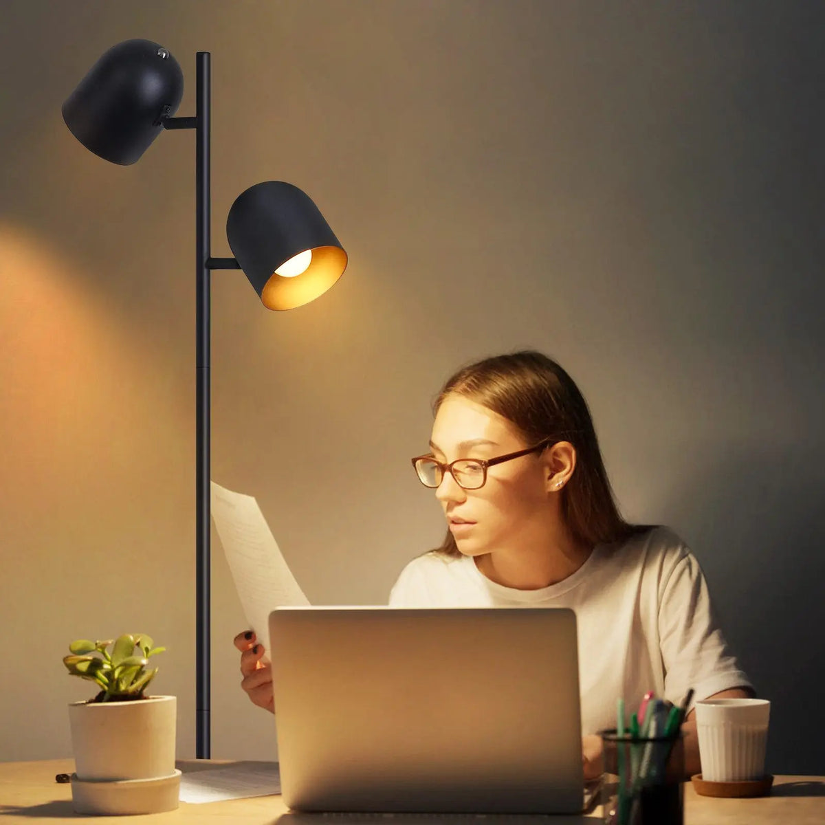 Lampadaire à 2 têtes noir avec intérieur en feuille d'or